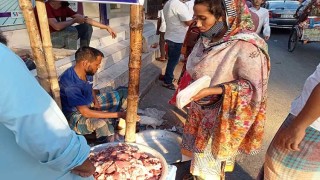 কোরবানির মাংস বিক্রি হচ্ছে নগরীর রাস্তায়