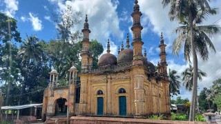 স্থাপত্যশৈলীর অনন্য নিদর্শন 'হাত কাটা মিয়া মসজিদ'