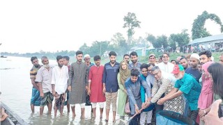 বশেফমুবিপ্রবি পুরোনো ব্রক্ষ্মপুত্রে মাছের পোনা ছাড়লো