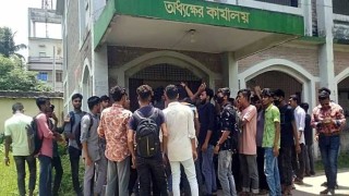 ঝিনাইদহে অধ্যক্ষকে ঘেরাও, ককটেল বিস্ফোরণ