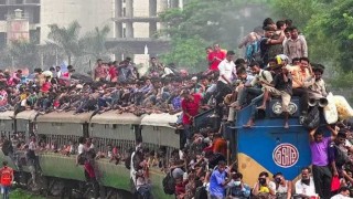 আজ থেকেই ট্রেনের ছাদে যাত্রী উঠা বন্ধের নির্দেশ