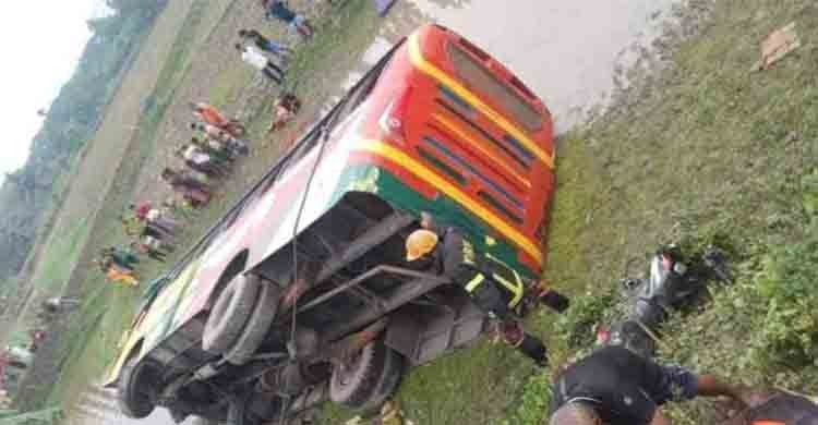 Two killed, 11 injured in Dumuria road accident