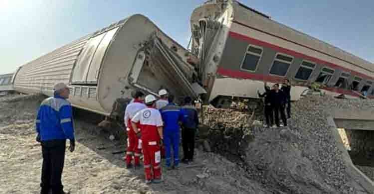 17 killed in train derailment in central Iran