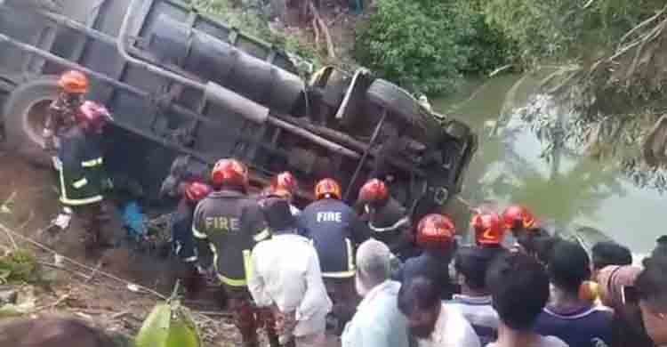 5 killed in Naogaon road crash