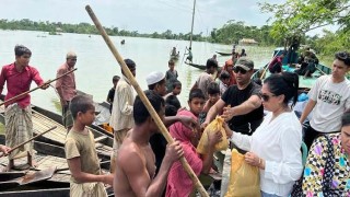 বানভাসিদের পাশে শিল্পী সমিতির রিয়াজ, নিপুণ ও সাইমনরা