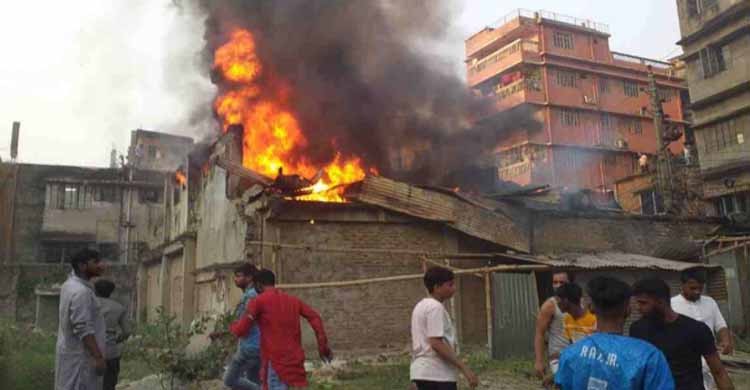 Fire at Old Dhaka plastic factory doused