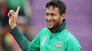 দেশে ফিরেছেন সাকিব