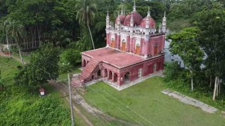 মুঘল স্থাপত্যশৈলীতে নির্মিত কড়াপুর মিঞা বাড়ি মসজিদ