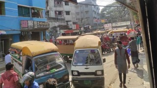 ছাত্রলীগের বিরুদ্ধে চাঁদা আদায়ের অভিযোগ, লেগুনা চালকদের আন্দোলন