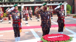 বঙ্গবন্ধুর সমাধিতে বিজিবি মহাপরিচালকের শ্রদ্ধা নিবেদন