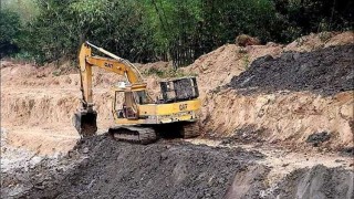 খনন কাজে প্রাণ ফিরতে শুরু করেছে মৃতপ্রায় হিসনা নদীর