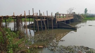 ১৮ বছর হলেও সেতুর দুই পাশের মাটি কাটা হয়নি