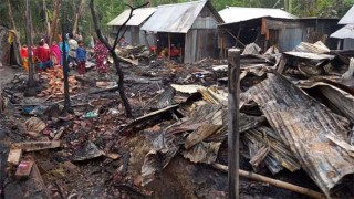 ঠাকুরগাঁওয়ে কয়েলের আগুনে পুড়ল ৭টি পরিবারের ঘর