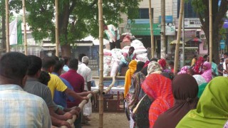 টিসিবির পণ্য বিতরণে অনিয়মের অভিযোগ, তালিকায় বিত্তবানরা