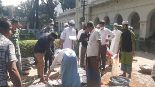 ধানমন্ডিতে ‘অবৈধ’ কাঁচাবাজারে অভিযান, ১ টন মাছ জব্দ