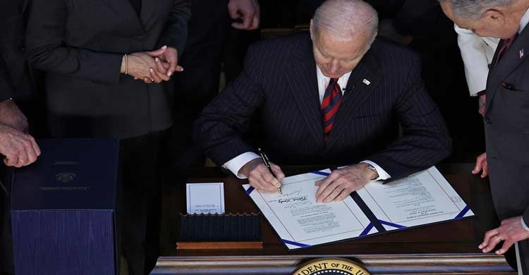 Biden signs $13.6 billion bill in Ukraine aid