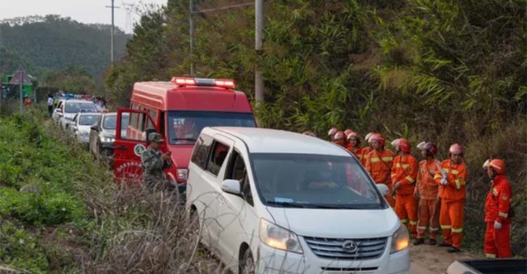 চীনে বিমান দুর্ঘটনায় মরিয়া তল্লাশি, উদ্ধার হয়নি কোনো মরদেহ