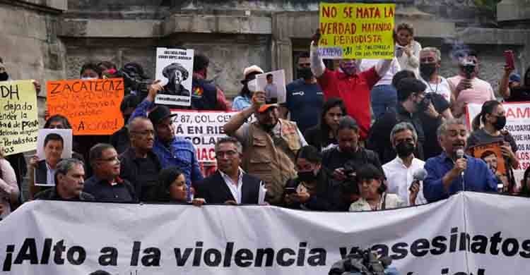 Two Mexican journalists killed, officials probe motive