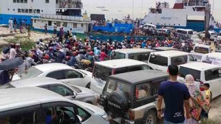 Huge rush at Paturia ferry terminal