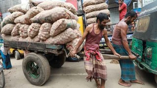 আমদানির অনুমোদন না পাওয়ায় ভারত থেকে আসছে না পেঁয়াজ