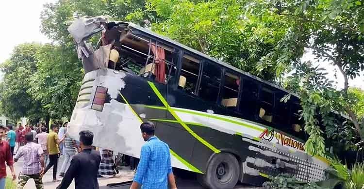 7 killed in Natore road crash