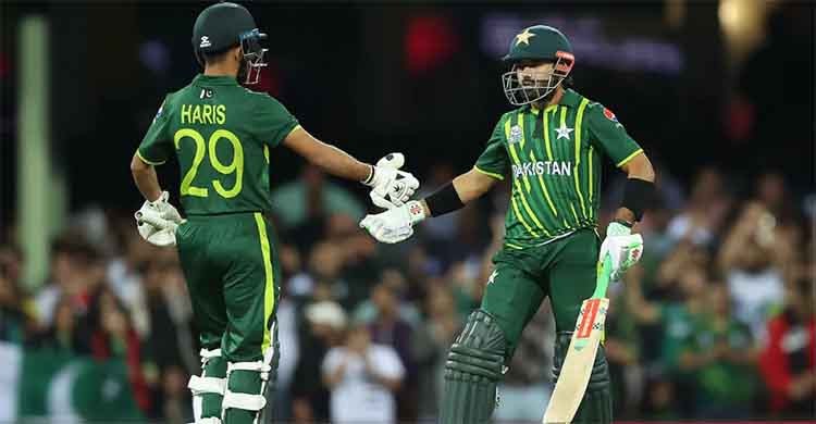 Knocking out New Zealand, Pakistan moves to final