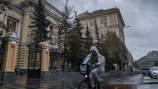 Russia falls into recession