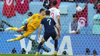 Australia beat Tunisia 1-0 to stay in World Cup