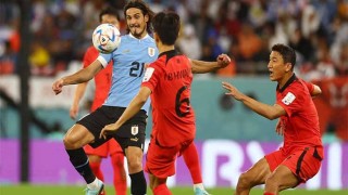 Uruguay denied by woodwork in 0-0 draw with South Korea