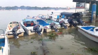 অতিরিক্ত ভাড়া নিয়ে স্পিড বোটে যাত্রী পারাপার, অভিযোগ