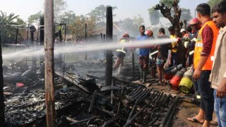 খুলনার দেও‌লিয়া বাজারে আগুন, ব্যাপক ক্ষ‌তি