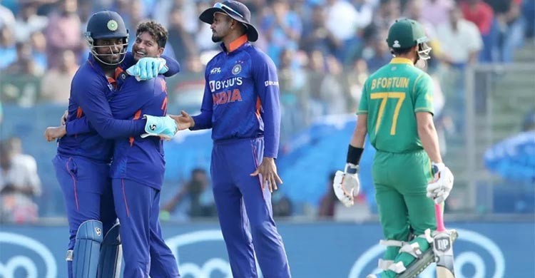 Bowlers rule as India crush South Africa to clinch ODI series