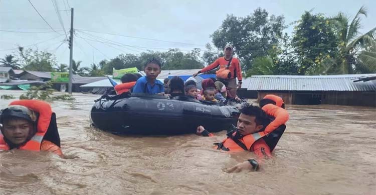 31 dead in south Philippines floods, landslides