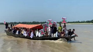 বাস বন্ধ, ট্রলারে করে বিএনপির সম্মেলনে নেতা-কর্মীরা