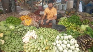 হিলিতে কমছে শীতকালীন সবজির দাম, স্বস্তিতে ক্রেতারা