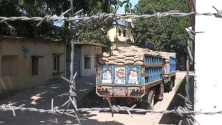 খাদ্য কর্মকর্তা যখন অনিয়মের সঙ্গে জড়িত