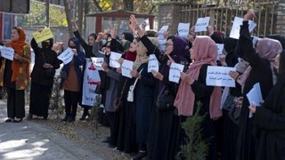 Afghan women protest after students expelled from university dorms