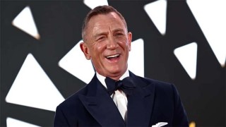 Bond star Daniel Craig receives same medal as 007