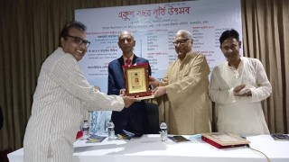 Mostofa Kamal wins 'Padakhep Kothashahittik Padak' award