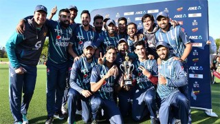 Pakistan win tri-series final to send T20 World Cup warning