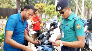 প্রভাবশালীরা নিয়ম ভেঙেও পার পান, মামলা খান দুর্বলরা