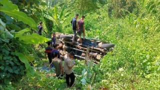 রাঙামাটির সাজেকে গাড়ি খাদে পড়ে পর্যটকের মৃত্যু