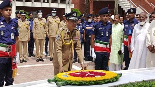 বঙ্গবন্ধুর সমাধিতে নতুন আইজিপির শ্রদ্ধা