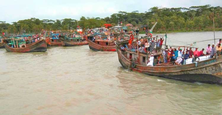 বরফ সংকট, তবুও দুঃখ ঘোচার আশায় সমুদ্রযাত্রার প্রস্তুতি