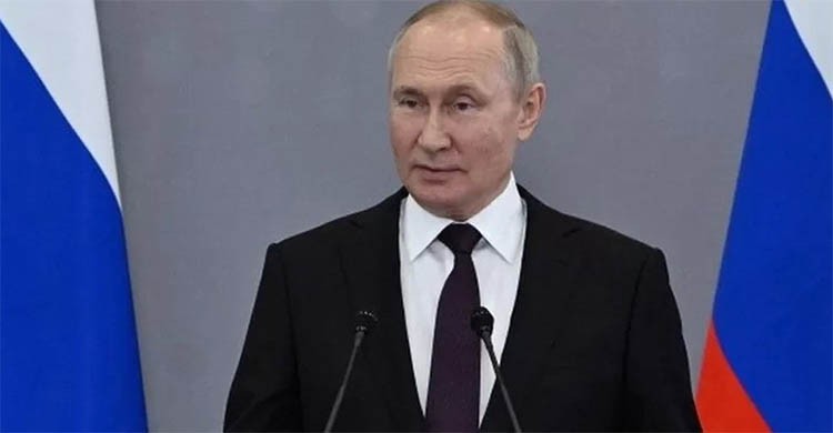 Putin says Russia 'doing everything right' in Ukraine