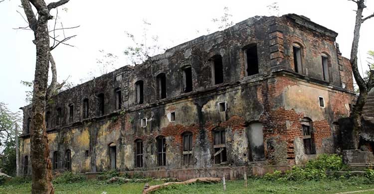 ধ্বংসের পথে রবীন্দ্রনাথের শিলাইদহ কাচারি বাড়ি