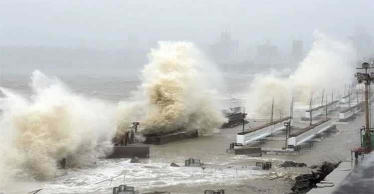 Cyclone Sitrang lashes Bangladesh coast