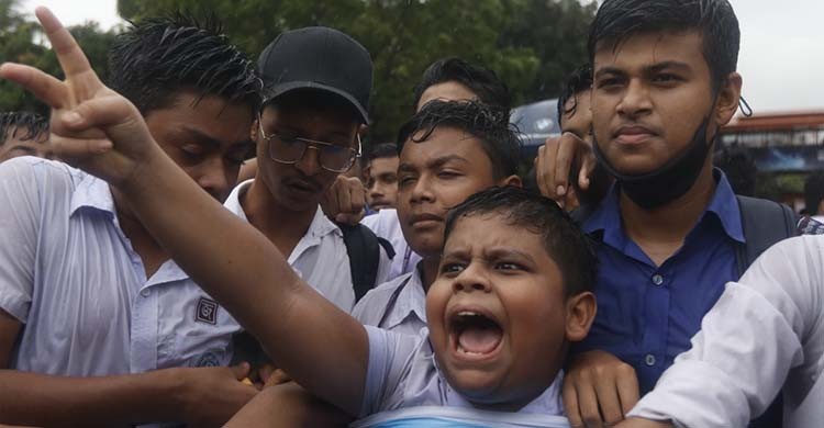 Schoolboy killed in Tejgaon: Students block Farmgate