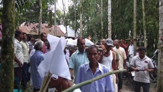 বাবার লাশ বাড়িতে রেখে এসএসসি পরীক্ষা দিল মেয়ে