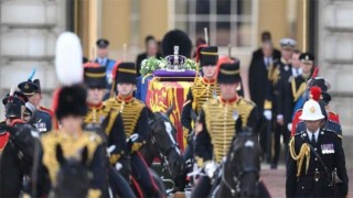 Queen Elizabeth II leaves Buckingham Palace for final time